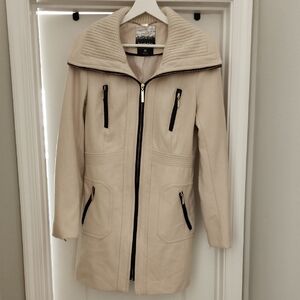 Kensie  Designer Cream Trench Coat with Black Zipper Accents sz M